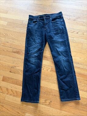 Classic Men’s Dark Blue Straight Jeans